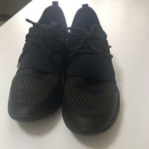 Like new black fabletics sneaker